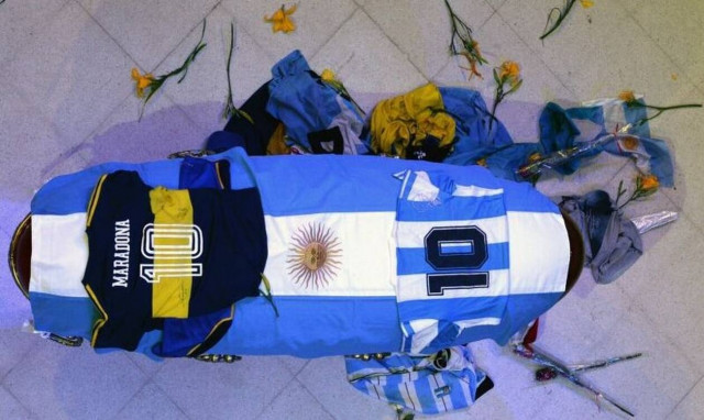 Κηδεία Μαραντόνα: Απίστευτο! Ο κόσμος ανάγκασε τις αρχές να δώσουν παράταση στο λαϊκό προσκύνημα