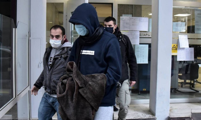 Φονικό στις Σπέτσες: Συγκλονίζει η μητέρα του 26χρονου θύματος - «Του έβαλε το όπλο στον κρόταφο»