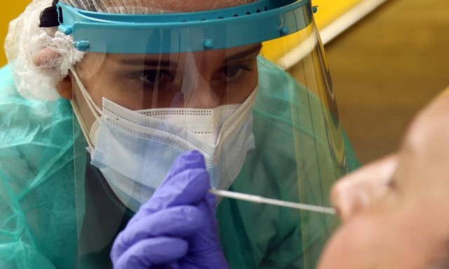 Κρούσματα σήμερα: Ολοταχώς για νέο ρεκόρ διασωληνωμένων - Μετράει νεκρούς η Ελλάδα