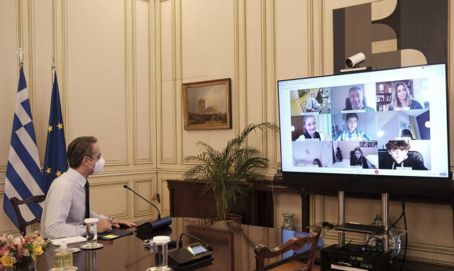 Μητσοτάκης: Έτσι περνάει τη μέρα του στο lockdown - Η απίθανη ερώτηση μικρού μαθητή