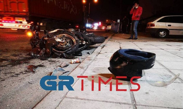 Θεσσαλονίκη: Σοκαριστικό τροχαίο στα Διαβατά - Μηχανή γίνεται «μπάλα φωτιάς» (vid)