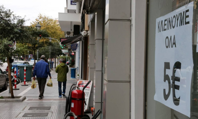 Σε κινούμενη άμμο λιανικό εμπόριο και εστίαση