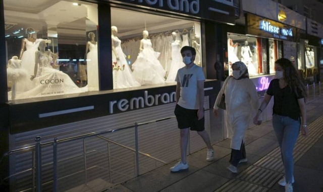 Κορονοϊός: Καμπανάκι ΠΟΥ! Οι χώρες που καταγράφουν πτώση στα κρούσματα να παραμείνουν σε επαγρύπνηση