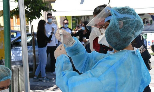 Κορονοϊός: Οι 18 περιοχές με το υψηλότερο φορτίο – Ανησυχία και για τη Δυτική Ελλάδα