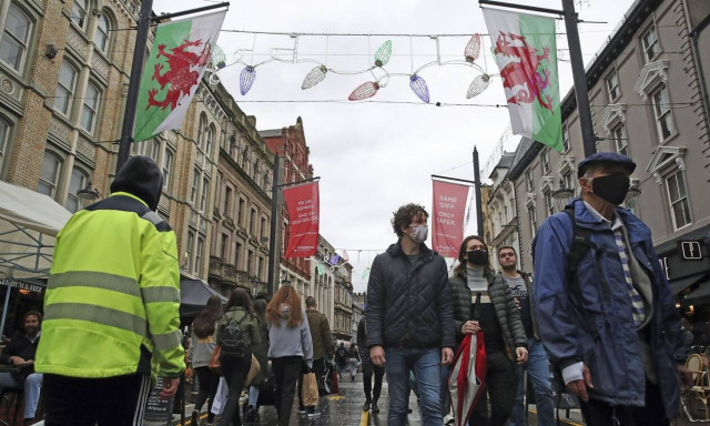 Βρετανία – Κορονοϊός: Η Ουαλία θα ενισχύσει τους περιορισμούς με το βλέμμα στα Χριστούγεννα