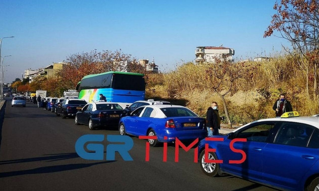 Θεσσαλονίκη: Μεγάλη κινητοποίηση οδηγών ταξί - Θα παραδώσουν επιστολή στον πρωθυπουργό