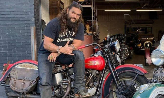 Ο Jason Momoa συγκινεί με την πράξη του για έναν μικρό φαν με καρκίνο