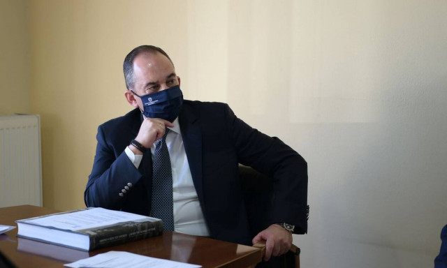 Κορονοϊός: Στον Ευαγγελισμό ο Γιάννης Πλακιωτάκης - Ακολουθεί φαρμακευτική αγωγή