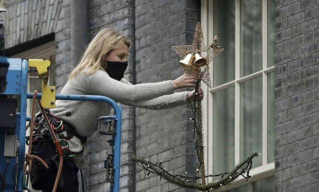 Βρετανία - Κορονοϊός: 12.155 νέα κρούσματα - 215 νέοι θάνατοι	