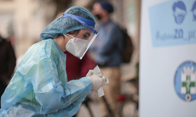 Greece confirms 1,044 new coronavirus cases on Monday, 85 fatalities; 600 in ICUs