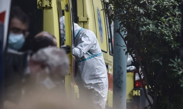 Κρούσματα σήμερα: Μεγάλη ανησυχία για τον δείκτη θετικότητας 