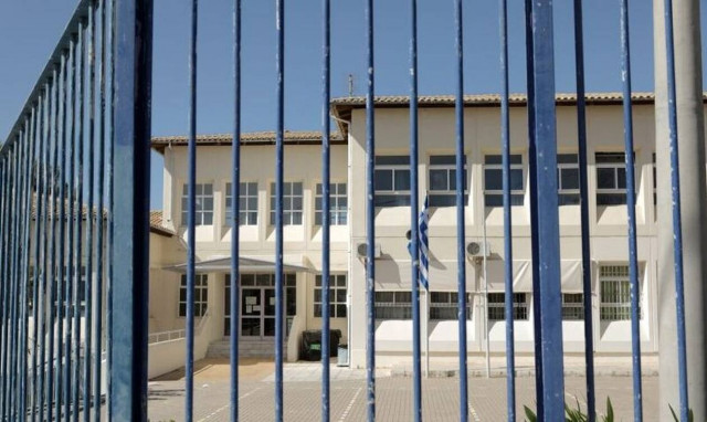 Σχολεία: Η απόφαση για το άνοιγμά τους και το σενάριο για κόψιμο των διακοπών των Χριστουγέννων