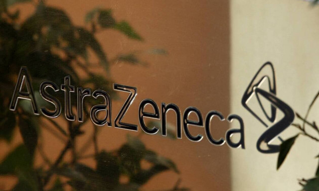 Εθελοντής που έκανε το εμβόλιο της AstraZeneca κατέθεσε αγωγή για παρενέργειες - Διαψεύδει η Serum