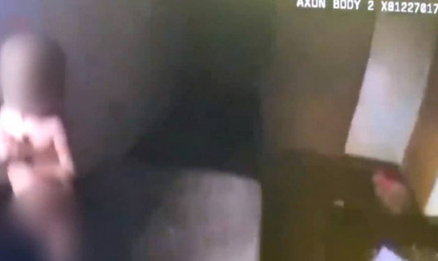 Σοκ στις ΗΠΑ: Μητέρα παράτησε τα παιδιά της 2 και 3 ετών - «Δεν έχω ξαναδεί κάτι χειρότερο»