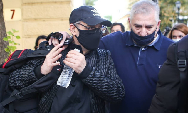 Singer Sfakianakis' trial on illegal weapon and drug possession charges postponed	