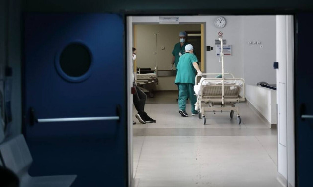 Greece confirms 2,186 new coronavirus cases; 613 currently intubated