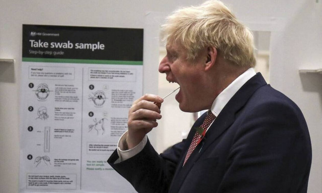 Βρετανία – Κορονοϊός: Ο Μπόρις Τζόνσον ενδέχεται να εμβολιαστεί μπροστά στον τηλεοπτικό φακό