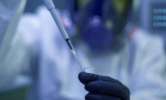 Κορονοϊός: Η ΕΕ βάζει «φρένο» στη Βρετανία για το εμβόλιο της Pfizer