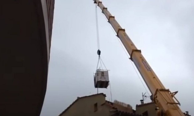 Γαλλία: 50 πυροσβέστες απεγκλώβισαν παχύσαρκο άνδρα 300 κιλών