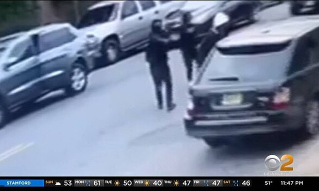 Βίντεο-σοκ από την εκτέλεση ράπερ στη μέση του δρόμου στις ΗΠΑ - Του έδωσαν και τη χαριστική βολή