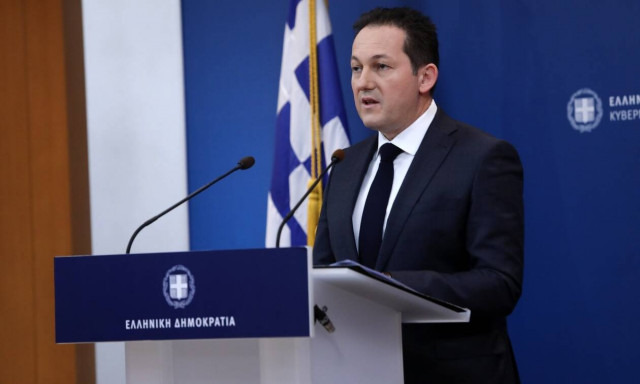 Πέτσας κατά Τσίπρα: Υπονομεύει τον κοινό αγώνα απέναντι στον κορονοϊό