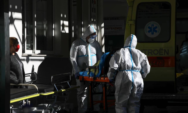 Greece confirms 1,882 new coronavirus cases; 622 currently intubated