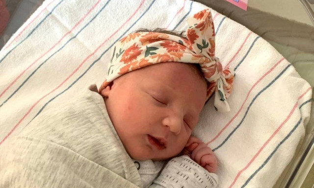 Θαύμα της επιστήμης: Περίμενε 27 χρόνια να γεννηθεί – Μόλις δύο χρόνια μικρότερη από τη μητέρα της!