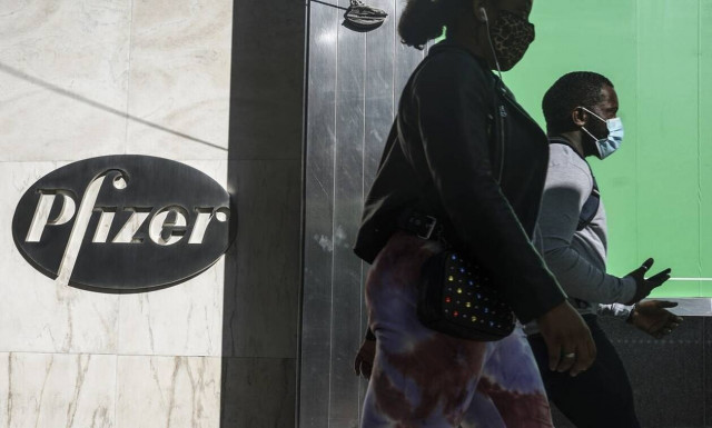 Κορονοϊός - Βρετανία: Εξετάζεται η χορήγηση του εμβολίου της Pfizer σε οίκους ευγηρίας