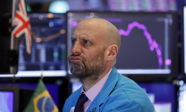 Μικτά πρόσημα αλλά και νέα ρεκόρ η Wall Street - Άνοδος στην τιμή του πετρελαίου