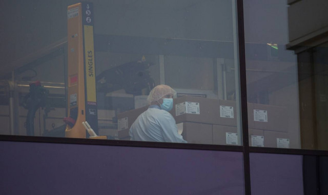 Εμβόλιο κορονοϊού: Έφτασε στη Βρετανία η πρώτη παρτίδα – Φυλάσσεται σε μυστική τοποθεσία