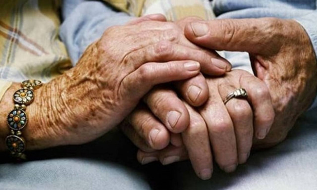 Μαζί στη ζωή, μαζί και στο θάνατο: Ζευγάρι με κορονοϊό πέθανε με διαφορά λίγων ωρών