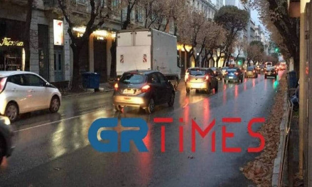 Θεσσαλονίκη - Κορονοϊός: Χαμός στο κέντρο από κίνηση παρά το lockdown (vid)