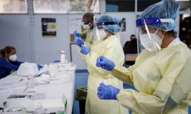 Κορονοϊός - Χρηστάκης: Πιο ήπιο ένα ενδεχόμενο τρίτο κύμα κορονοϊού λόγω εμβολίων