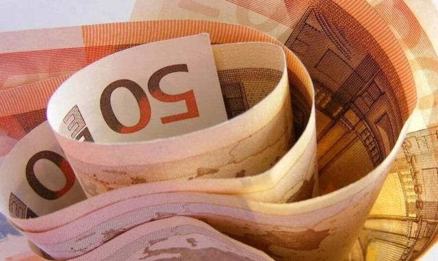 «Βρέχει» λεφτά τον Δεκέμβριο: Πότε πληρώνονται επιδόματα, συντάξεις και αποζημιώσεις 