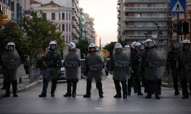 Η ΕΛ.ΑΣ. παραλαμβάνει 13.000 χειροβομβίδες δακρυγόνων έναντι 615.000 ευρώ