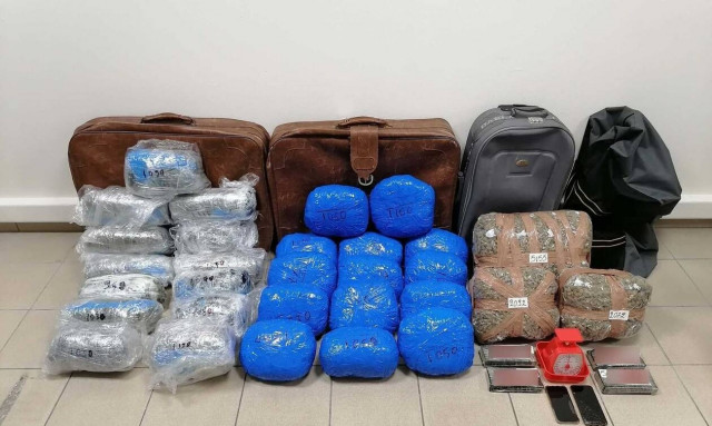Θεσσαλονίκη: Κατασχέθηκαν περισσότερα από 38 κιλά ακατέργαστης κάνναβης και 2 κιλά ηρωίνης