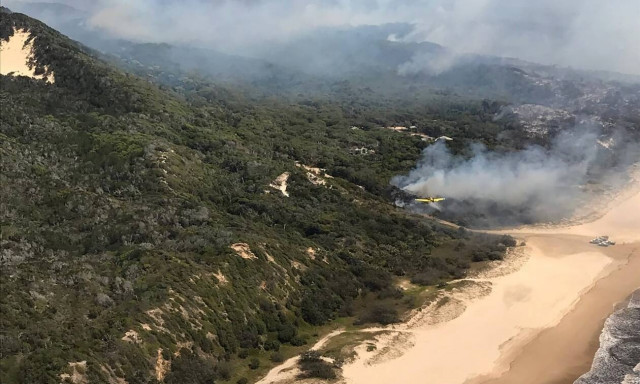 Αυστραλία: Πύρινη κόλαση στη Νήσο Φρέιζερ - Ανήκει στην Παγκόσμια Κληρονομιά της UNESCO