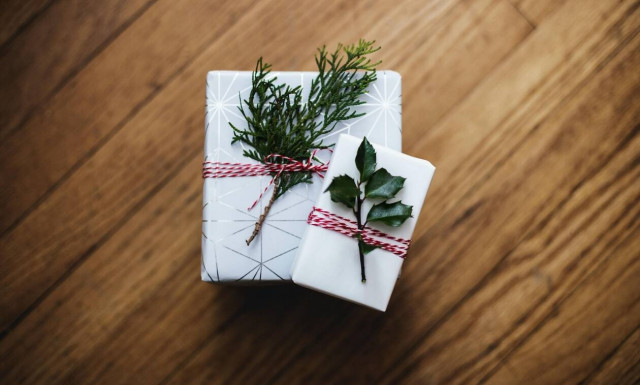 Μόλις βρήκαμε τον τρόπο που θα τυλίξεις τα δώρα σου φέτος
