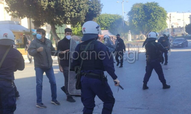 Αλέξης Γρηγορόπουλος: Επεισόδια στα Χανιά - Συγκρούσεις ΜΑΤ με διαδηλωτές