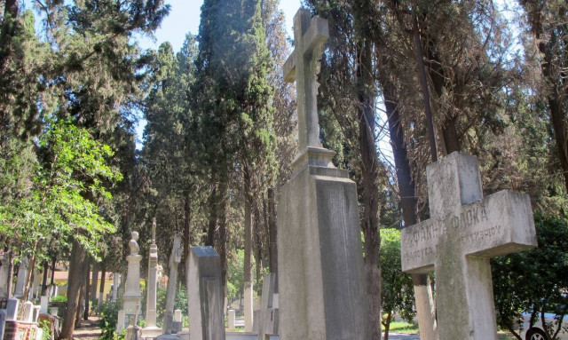 Σάλος στην Κάρπαθο: Έκαναν πάρτι σε νεκροταφείο!