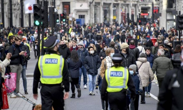 Παγώνη στο Newsbomb.gr: Δεν γίνεται να μην ανοίξει τίποτα - Όχι σε εικόνες τύπου Harrods