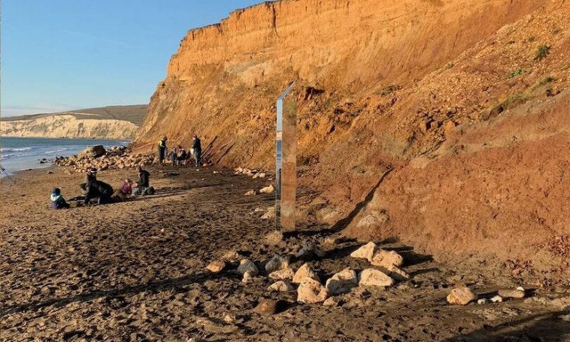 Θρίλερ: Εμφανίστηκε και τέταρτος μονόλιθος - Ανησυχία για το μυστήριο φαινόμενο