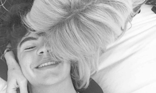 Ελένη Μενεγάκη: Αντιδράσεις για τη φωτογραφία του γιου της εν μέσω καραντίνας (video)