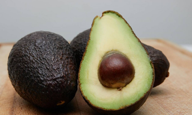 Τέσσερα οφέλη που έχει το έλαιο αβοκάντο στην επιδερμίδα σου