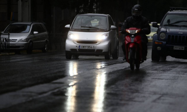 Καιρός-Κίνηση ΤΩΡΑ: Η καταιγίδα έφερε προβλήματα στην Αττική