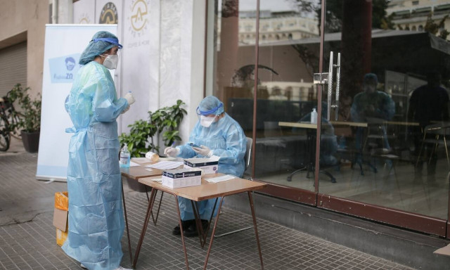 Κορονοϊός: Πόσα θετικά κρούσματα βρέθηκαν σήμερα στα rapid test του ΕΟΔΥ