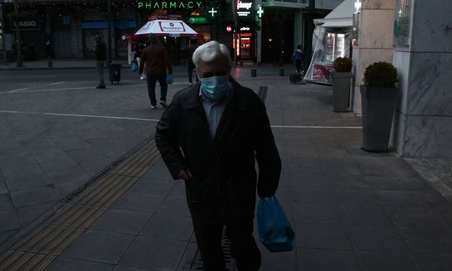 Κρούσματα σήμερα: Προβληματίζει η υψηλή θετικότητα – Αγωνία για την έναρξη της εβδομάδας