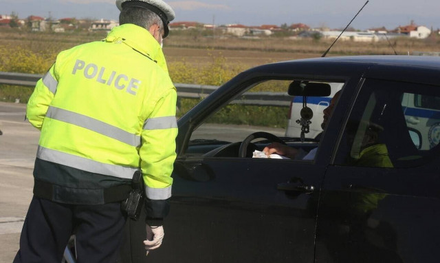 Χριστούγεννα στο σπίτι φέτος: Τέλος στις μετακινήσεις από νομό σε νομό