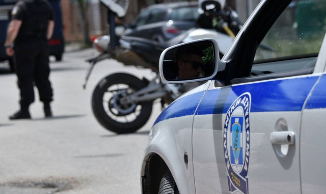 Αγία Βαρβάρα: Mεγάλη επιχείρηση της ΕΛ.ΑΣ για ναρκωτικά – 17 συλλήψεις