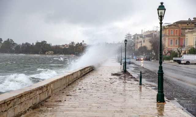 Νέο έκτακτο δελτίο επιδείνωσης καιρού - EMY: Έρχονται ισχυρές καταιγίδες τις επόμενες ώρες